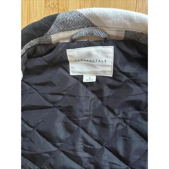 Aeropostale Quilted Flannel Shirt Jacket Women Small Black White Plaid Shacket - Picture 3 of 9